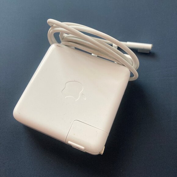 Apple MagSafe Charger/Power Adapter for MacBook / Pro - Picture 2 of 3